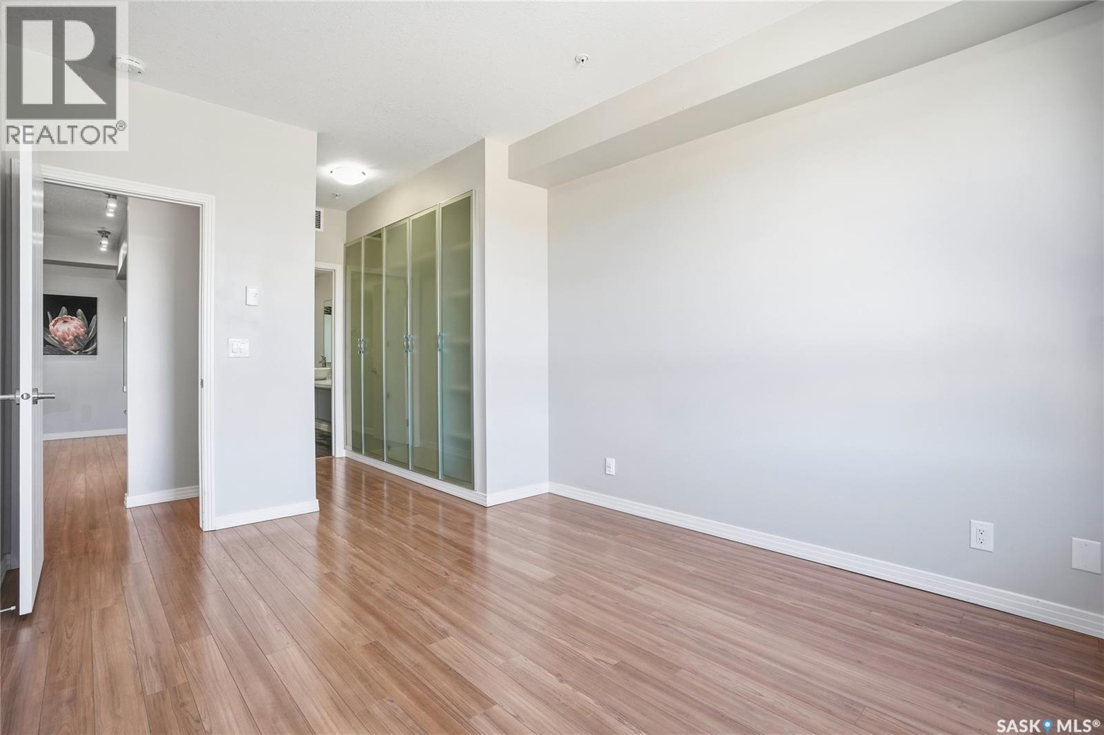 #212 235 Evergreen SQUARE - 14