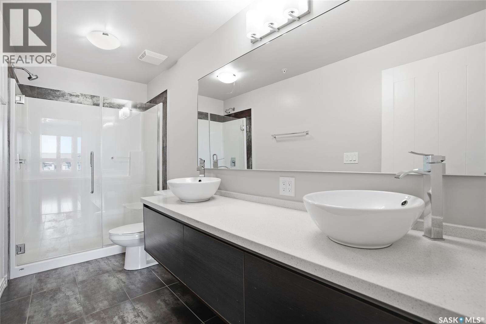#212 235 Evergreen SQUARE - 15
