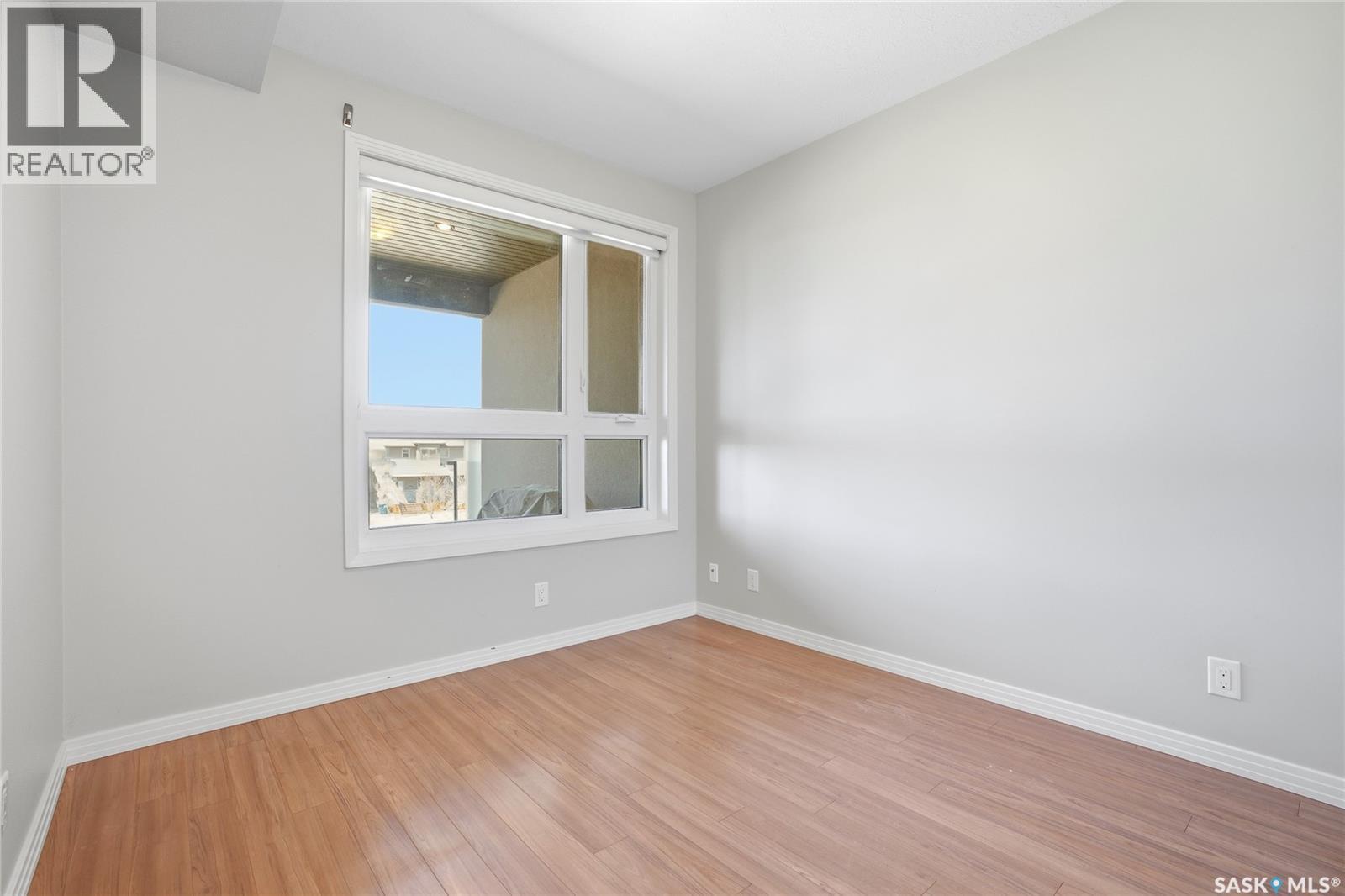 #212 235 Evergreen SQUARE - 16