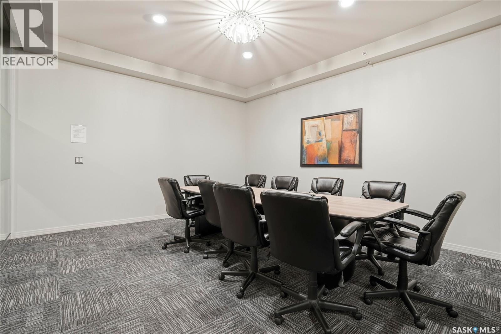 #212 235 Evergreen SQUARE - 22