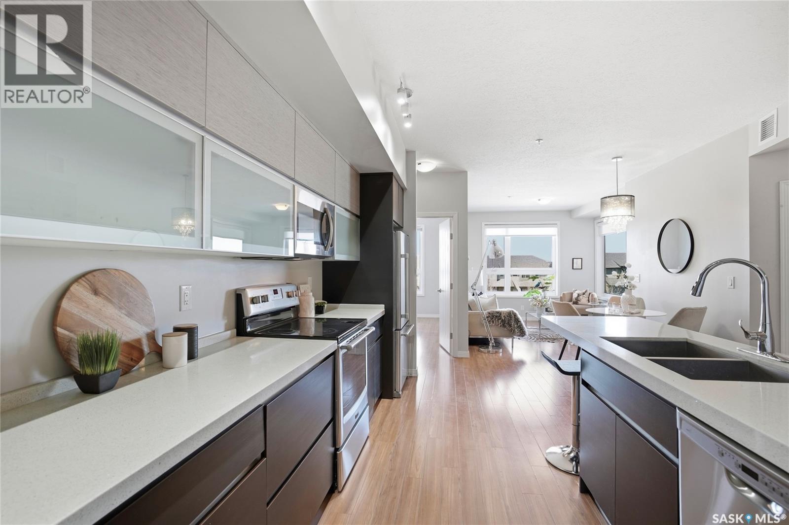 #212 235 Evergreen SQUARE - 6