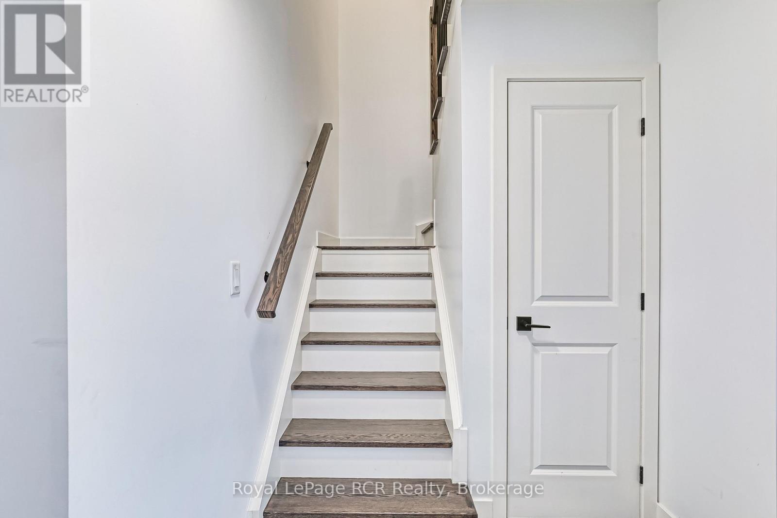 #305 12 BECKWITH LANE - 23