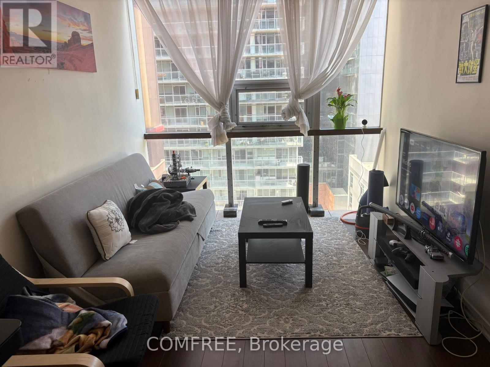393 King Street West — photo 23
