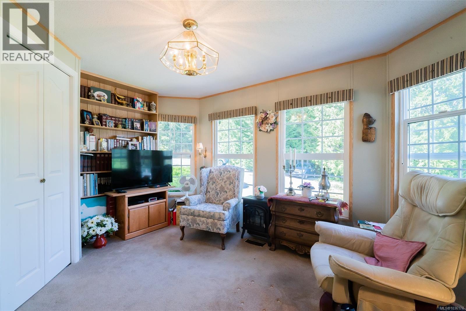 1046 Collier Cres - 15