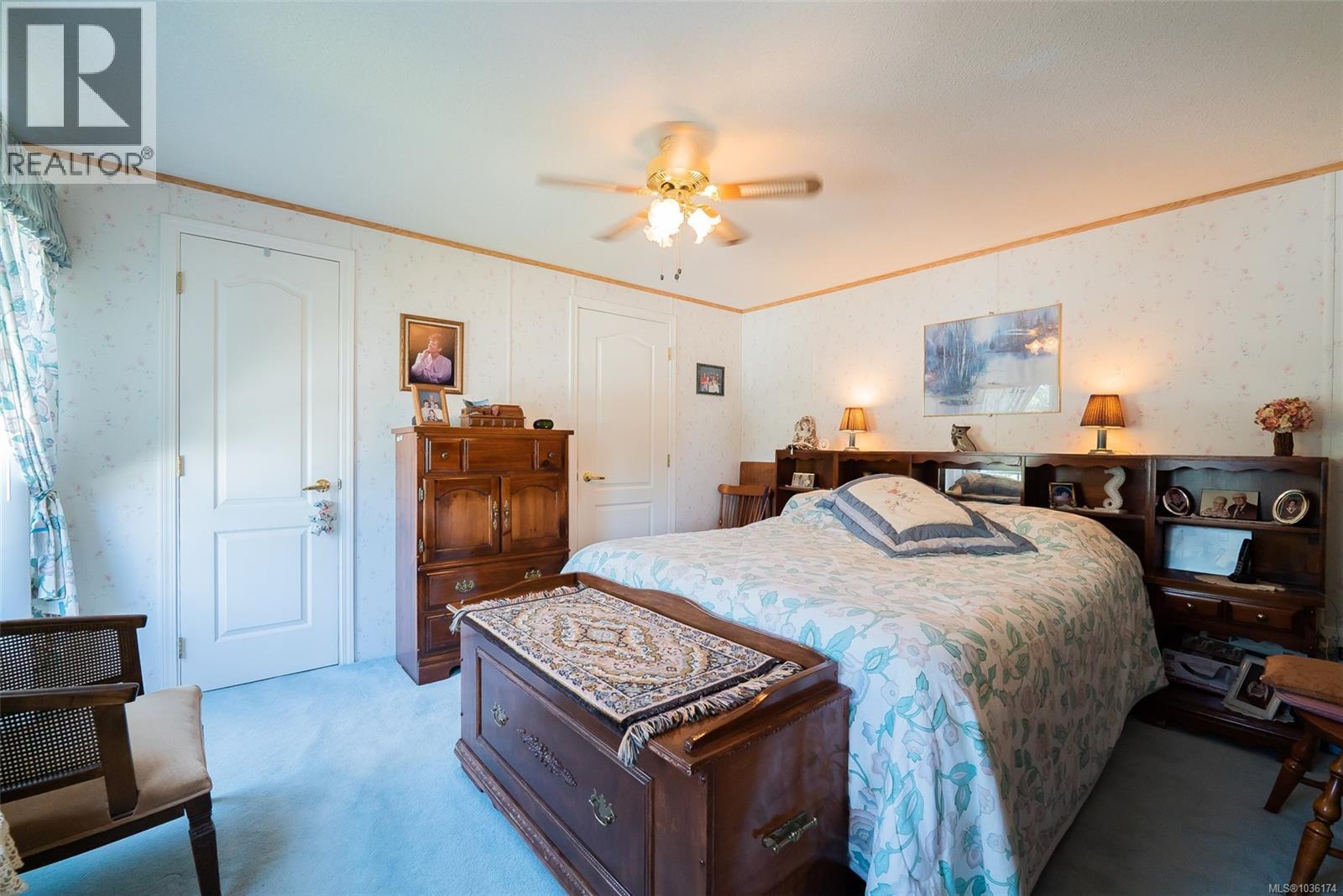 1046 Collier Cres - 16