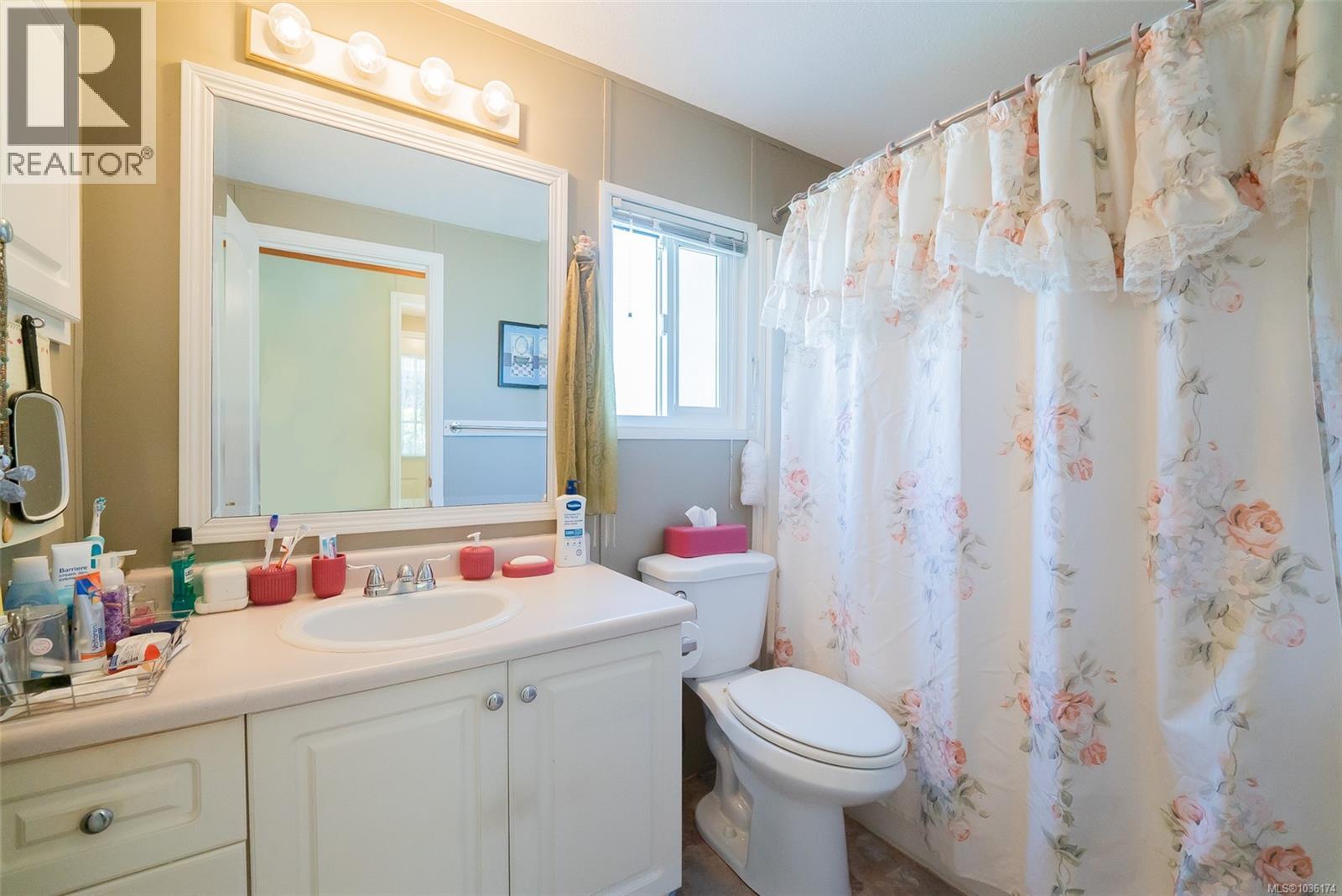 1046 Collier Cres - 19
