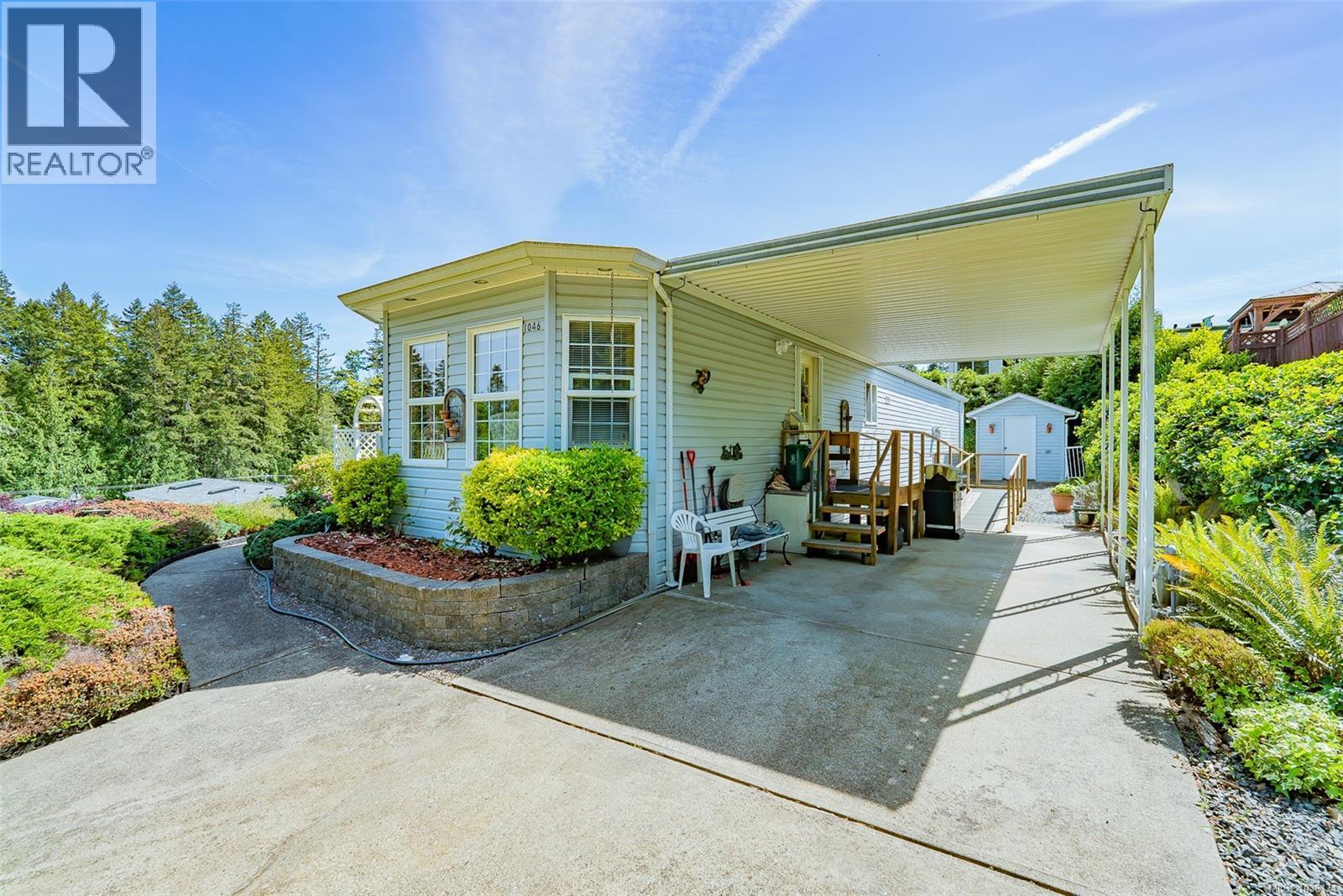 1046 Collier Cres - 2