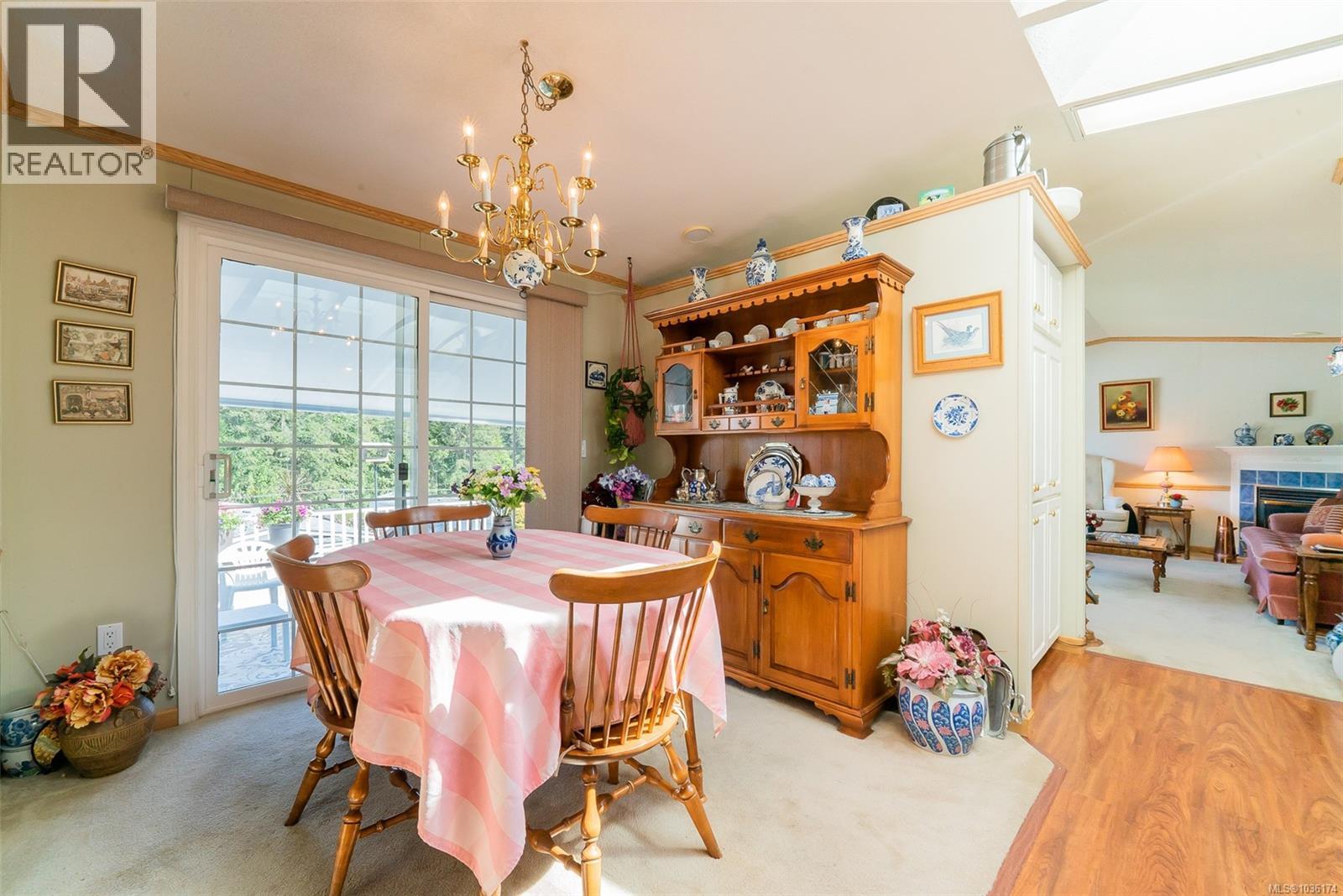 1046 Collier Cres - 7