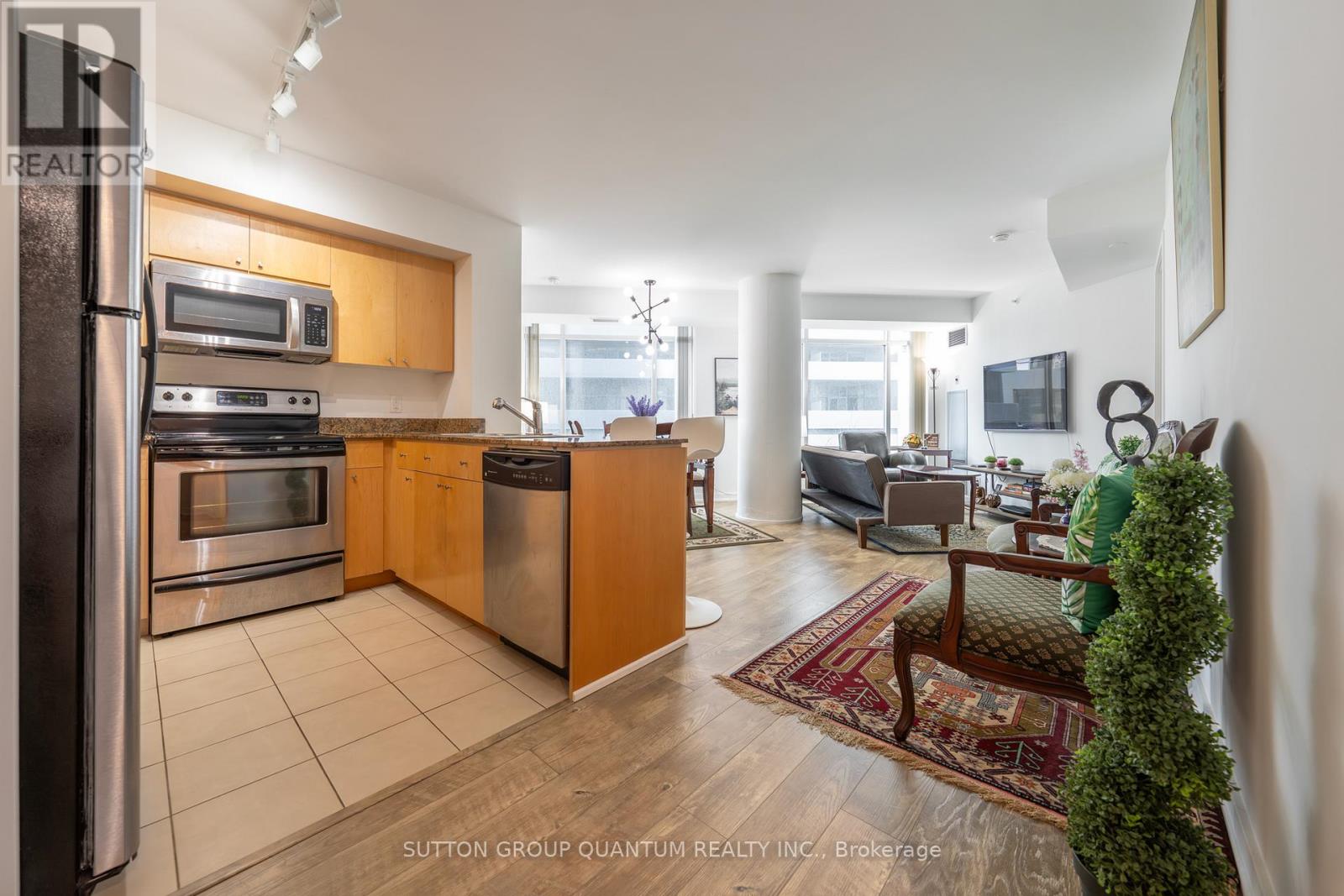 #311 373 FRONT STREET W - 6