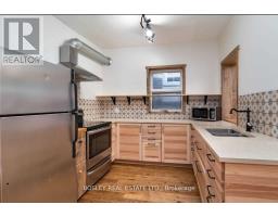 Upper - 2994 Dundas Street W, Toronto, ON M6P1Z3 Photo 7