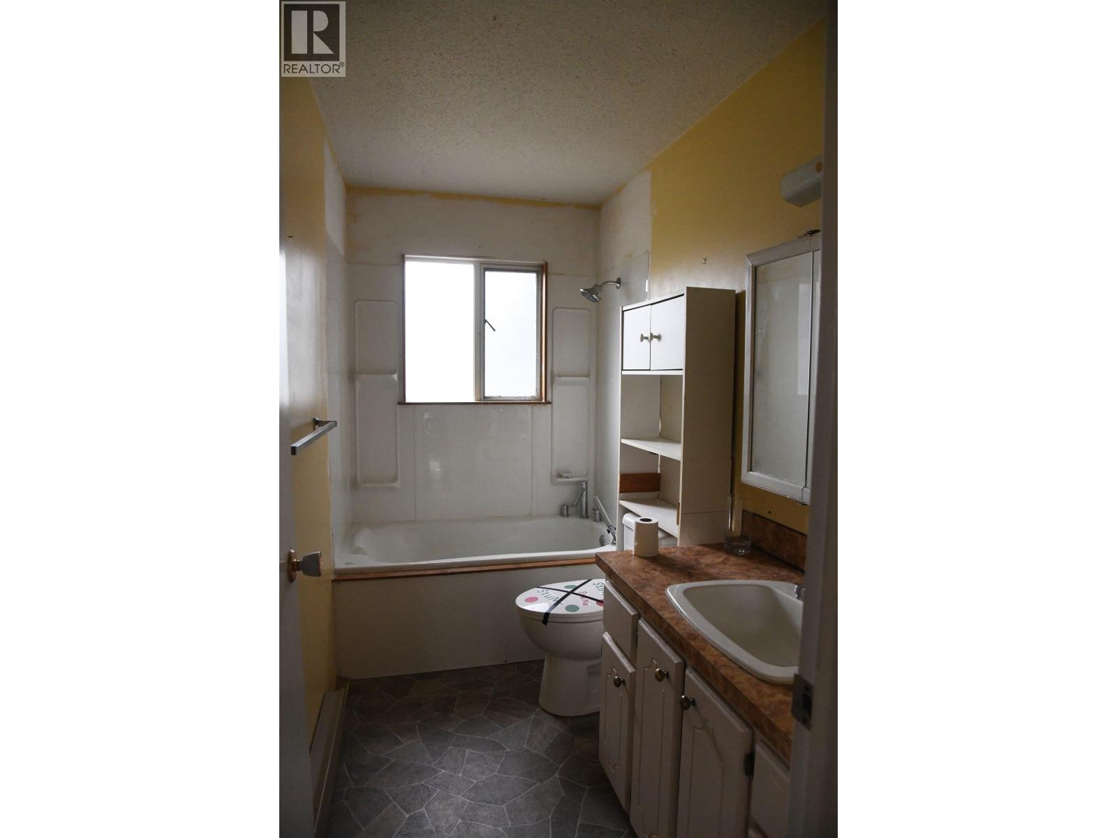 6462 MERCER ROAD - 7