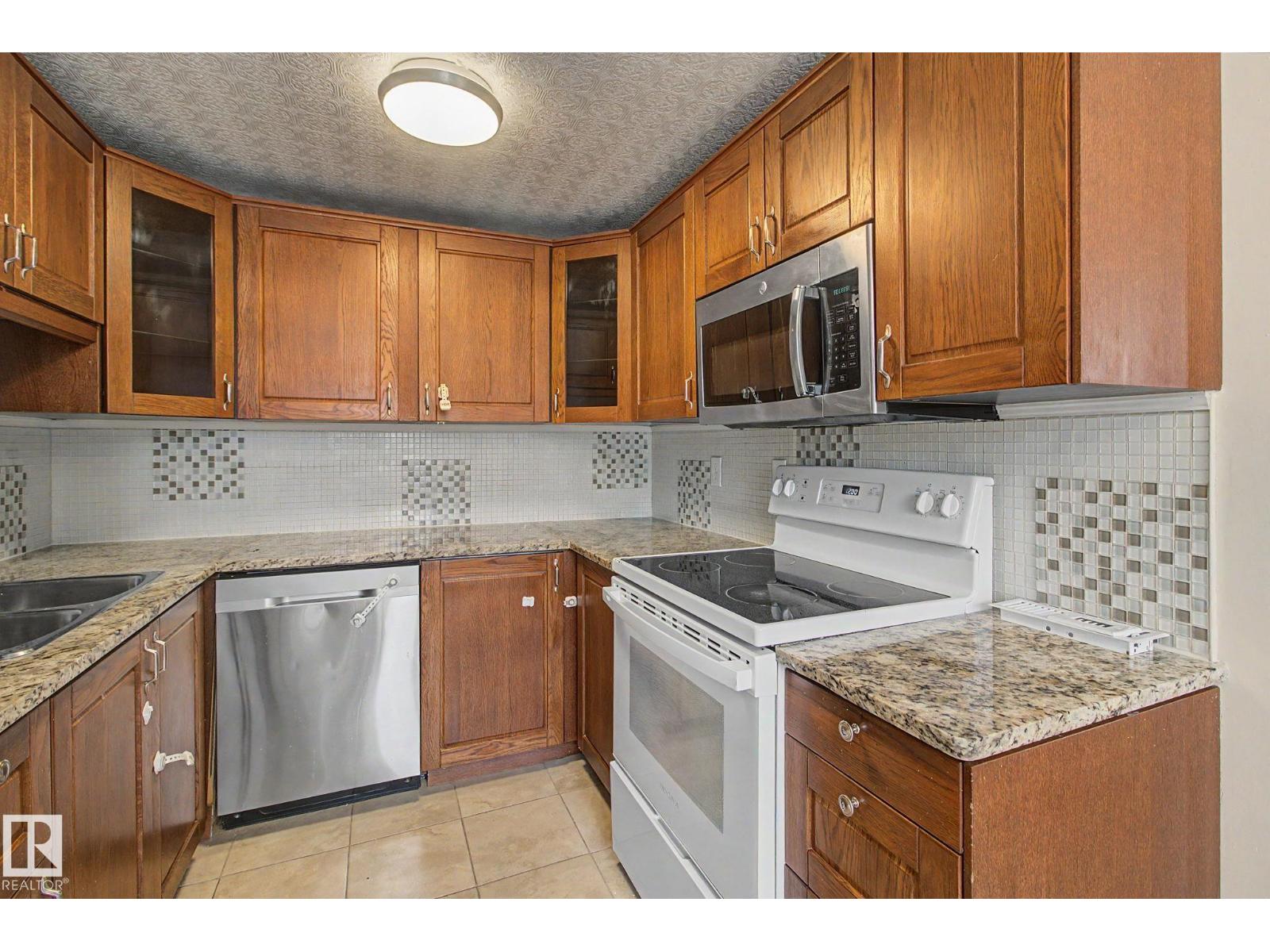 9B CLAREVIEW VG NW, Edmonton