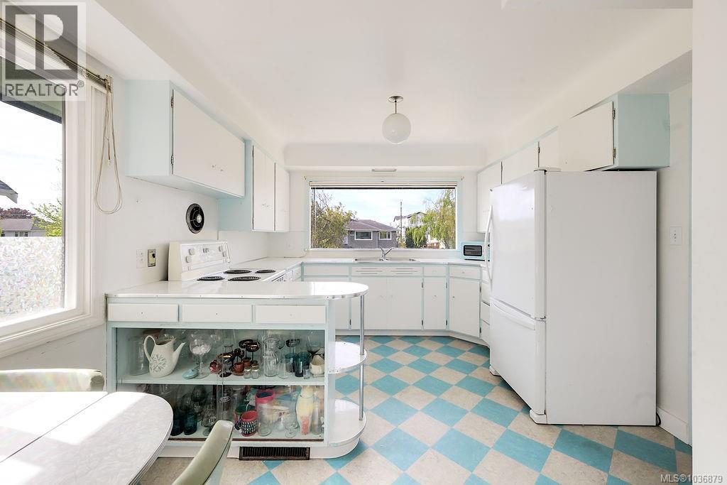 2106 Neil St - 17