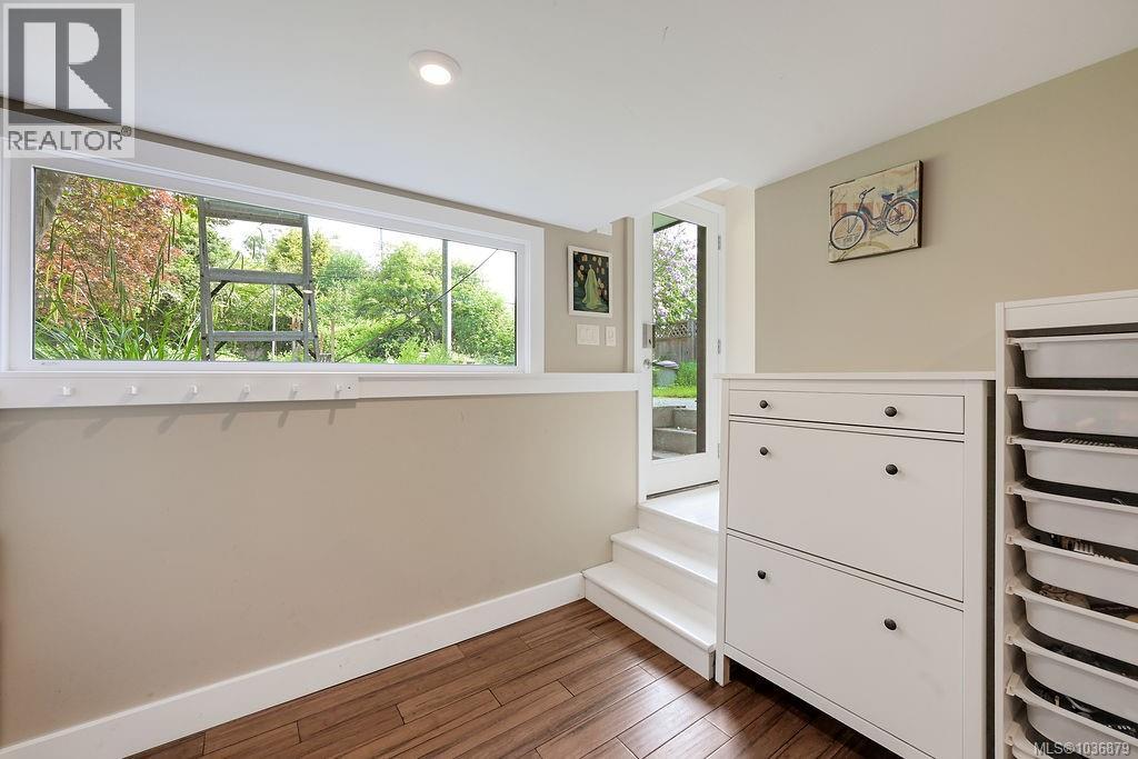 2106 Neil St - 43