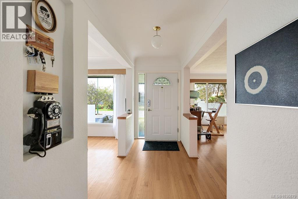 2106 Neil St - 3