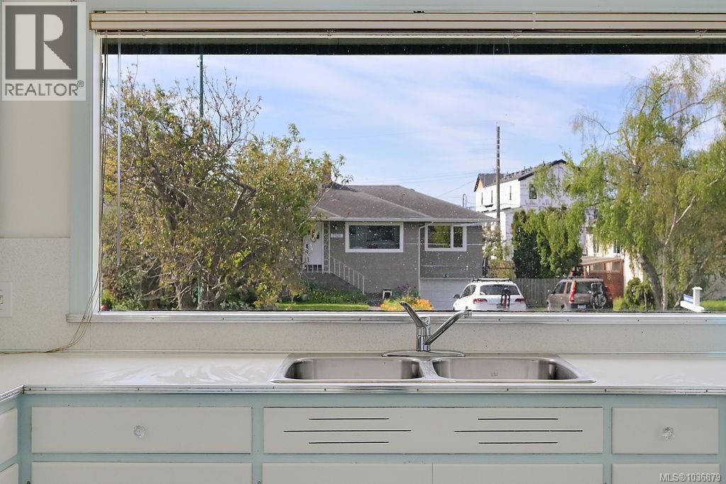 2106 Neil St - 20