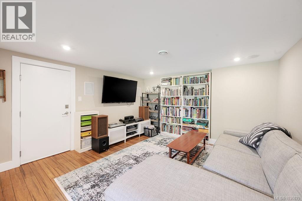 2106 Neil St - 39