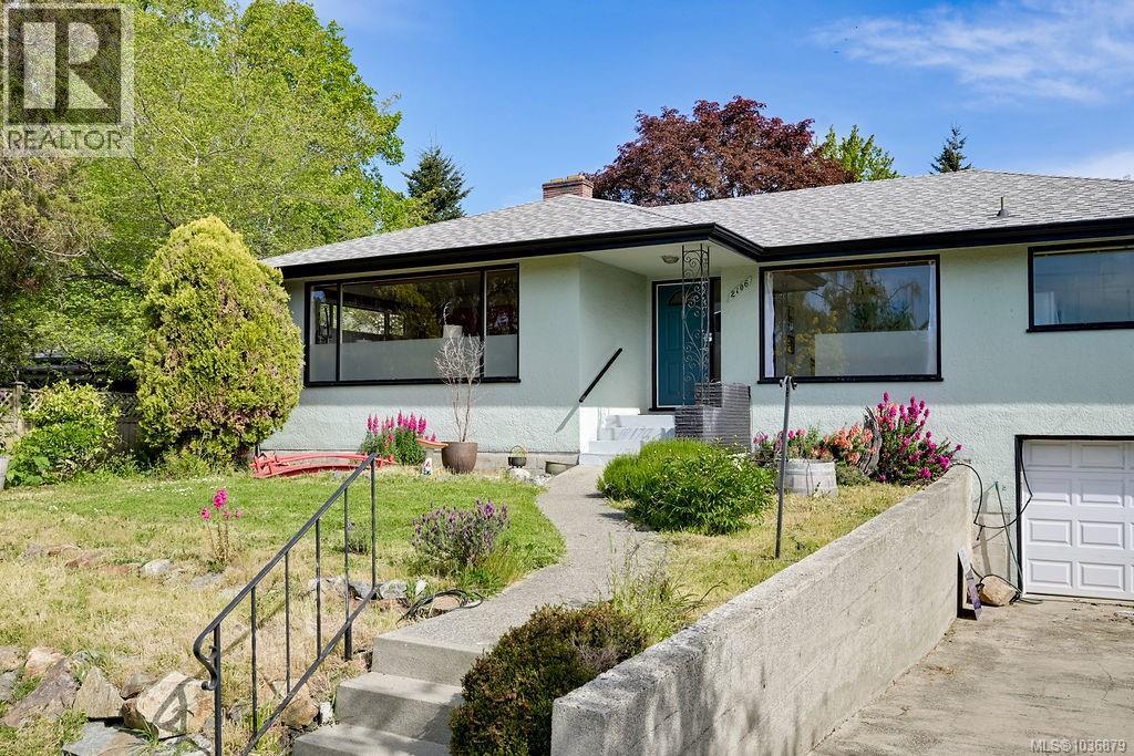 2106 Neil St - 2