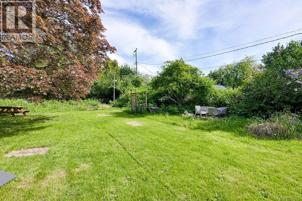2106 Neil St - 58
