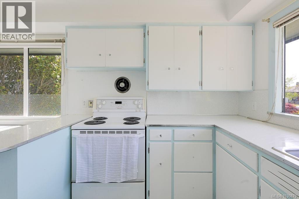 2106 Neil St - 22