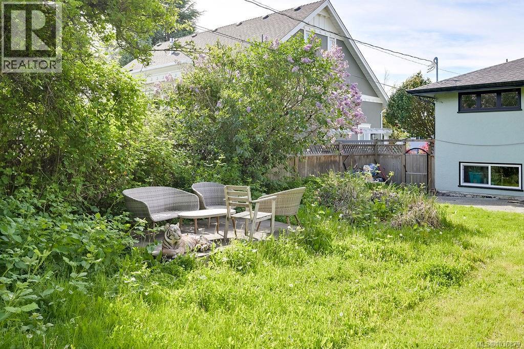 2106 Neil St - 66