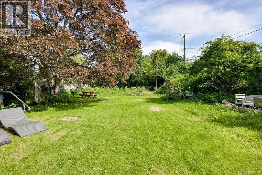 2106 Neil St - 56