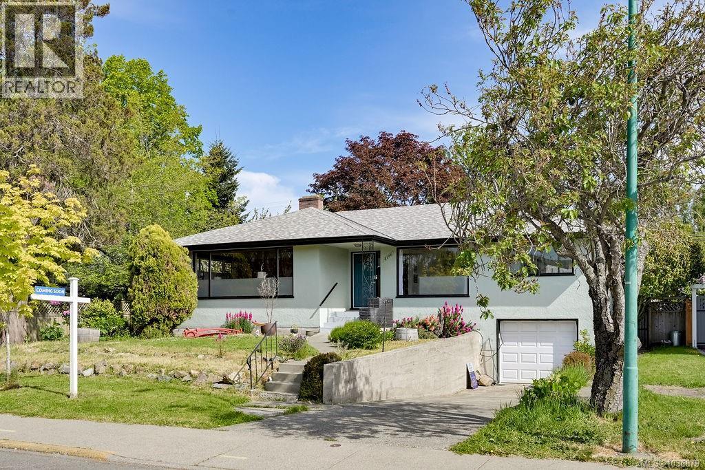 2106 Neil St - 73