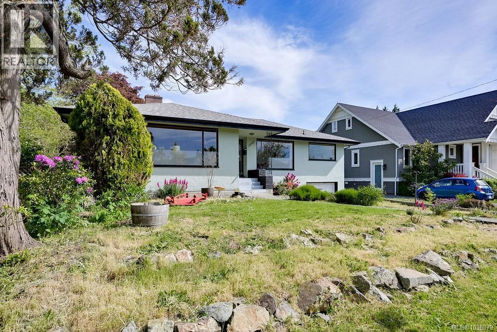 2106 Neil Street, Oak Bay