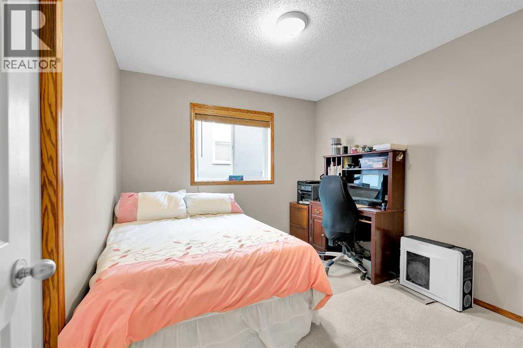 132 Saddletree Close NE - 18