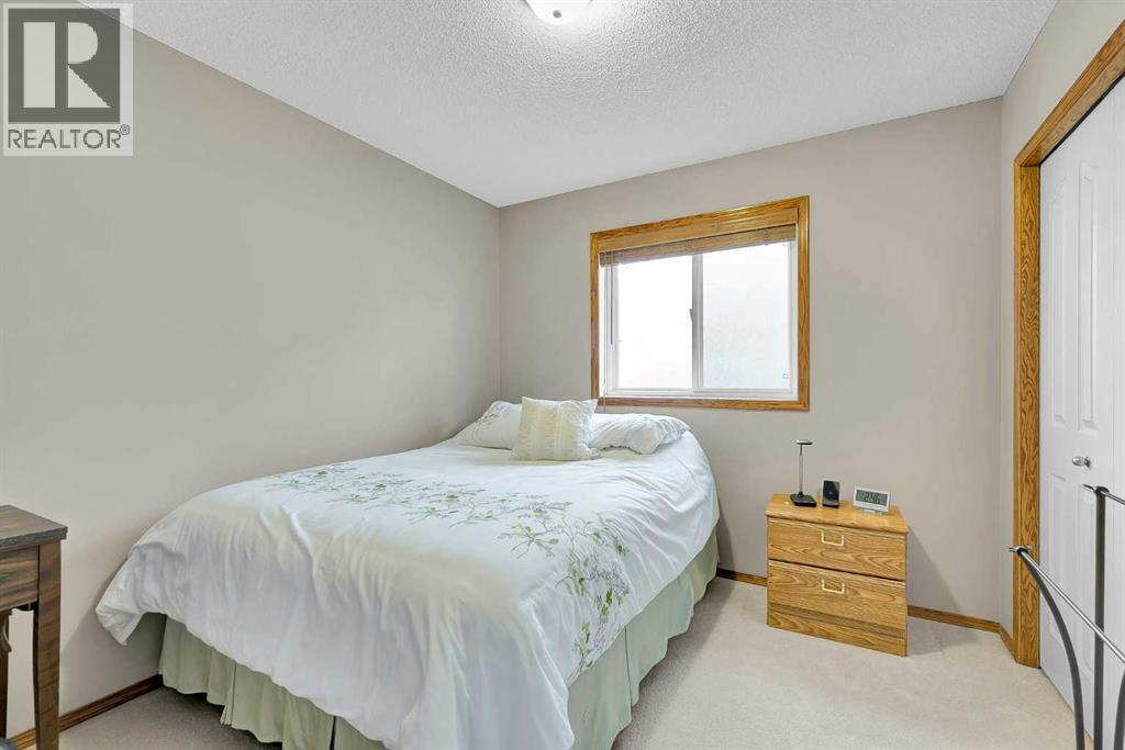 132 Saddletree Close NE - 19