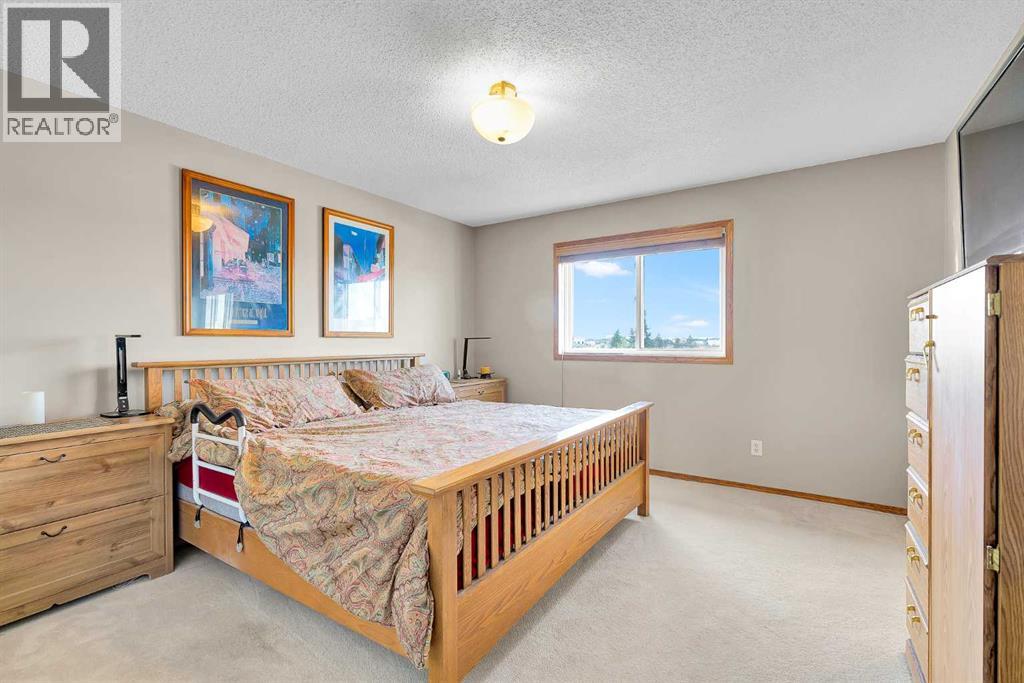 132 Saddletree Close NE - 14