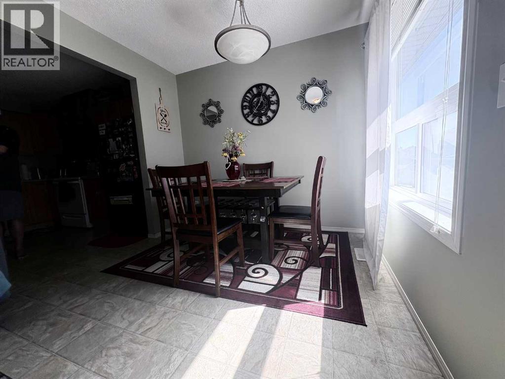 138 Saddlebrook Point NE - 5