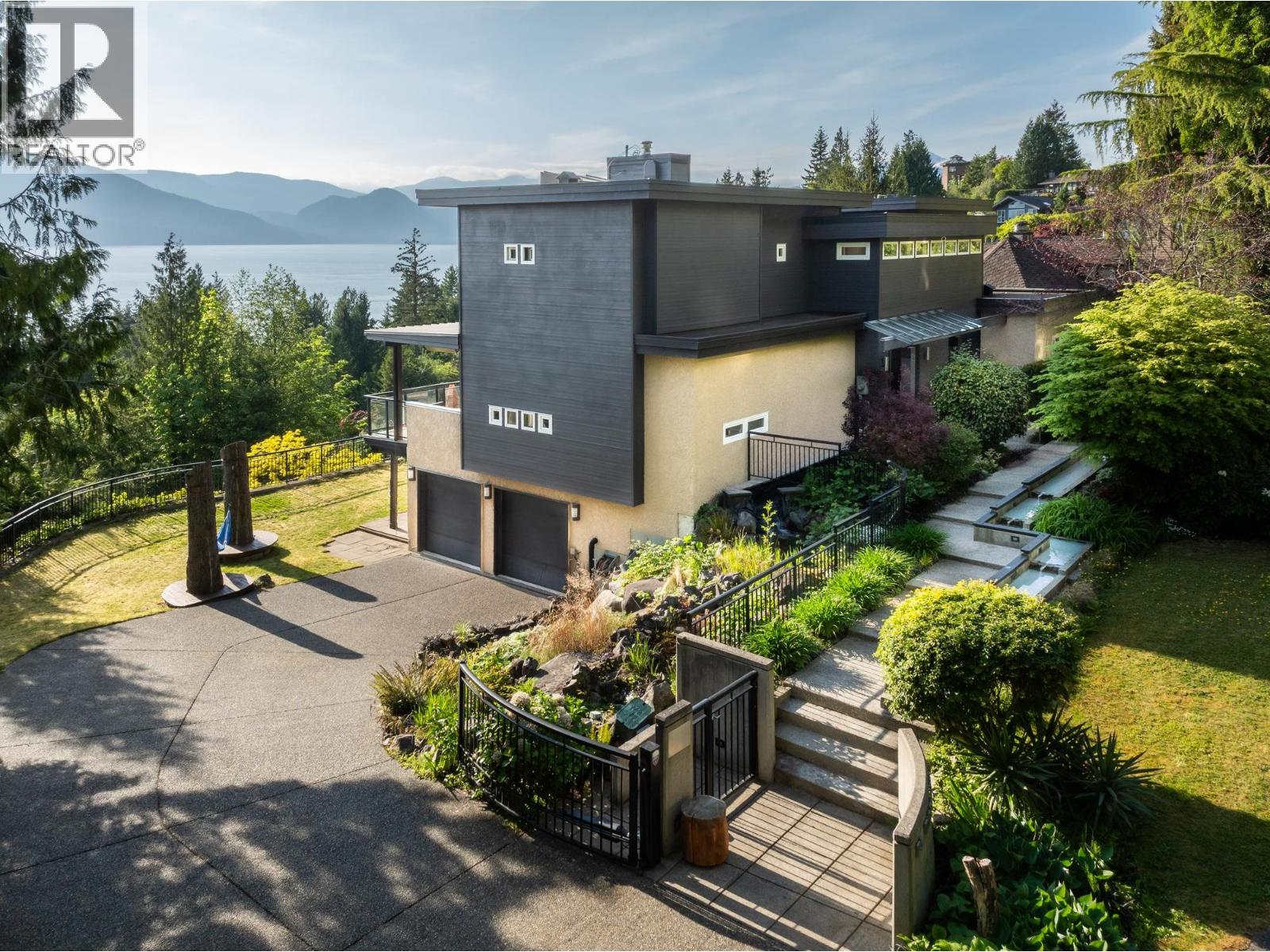75 TIDEWATER WAY, Lions Bay