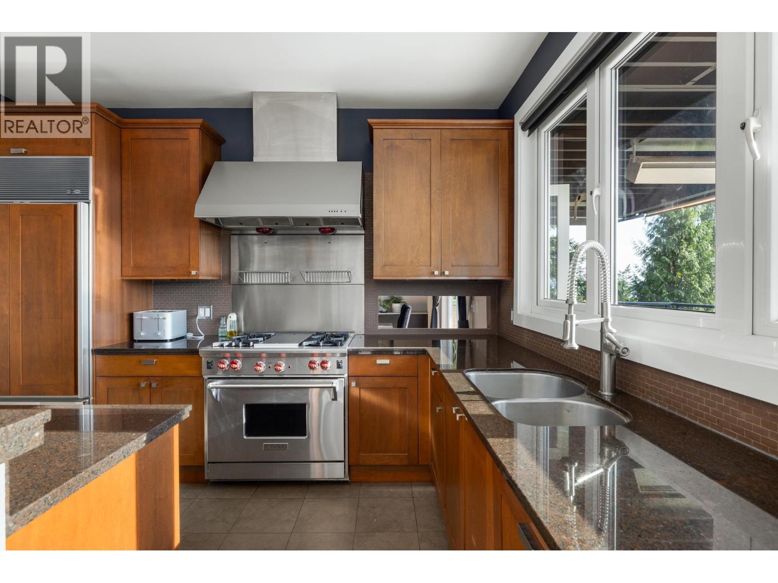 75 TIDEWATER WAY, Lions Bay