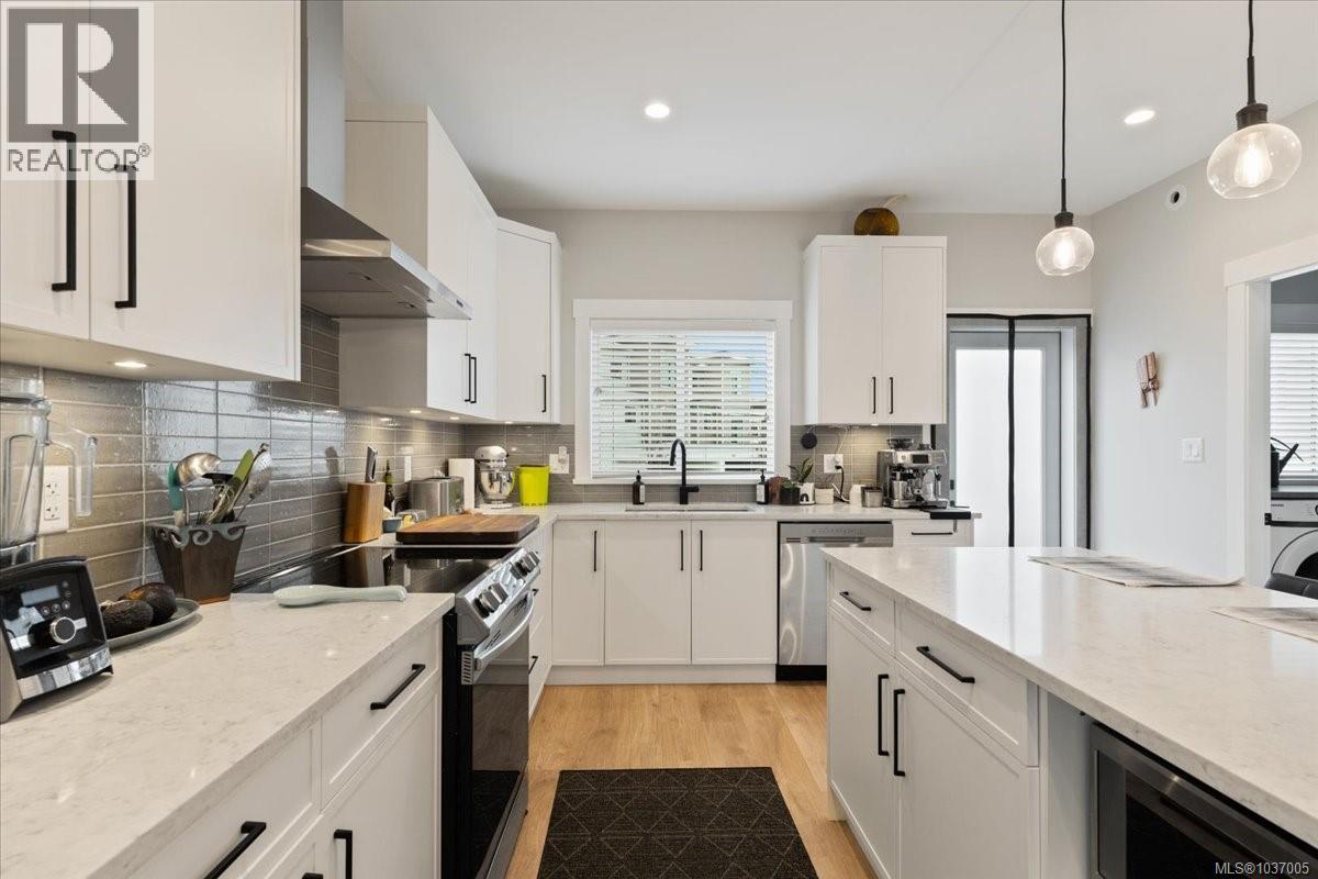 1360 Flint Ave - 4