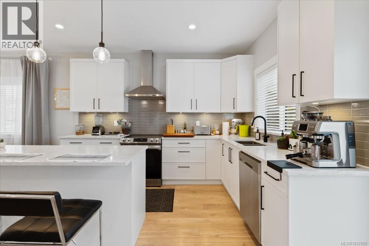 1360 Flint Ave - 3