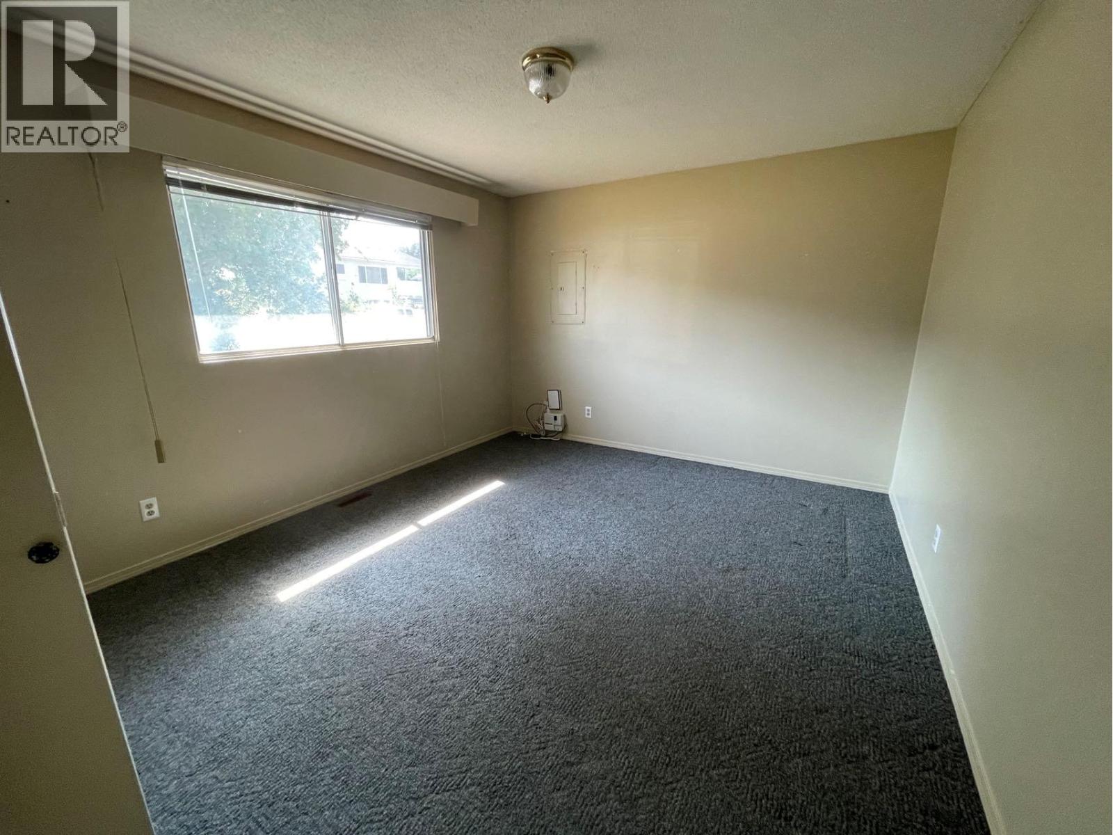 3805 22 Avenue - 5