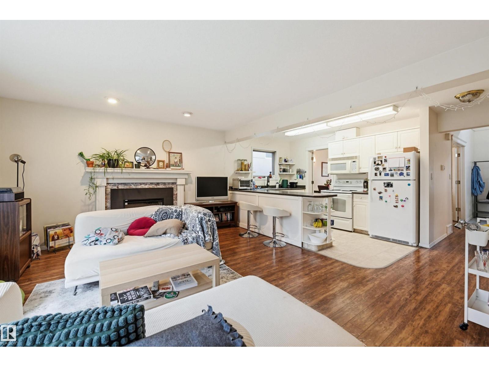 11107 UNIVERSITY AV NW, Edmonton