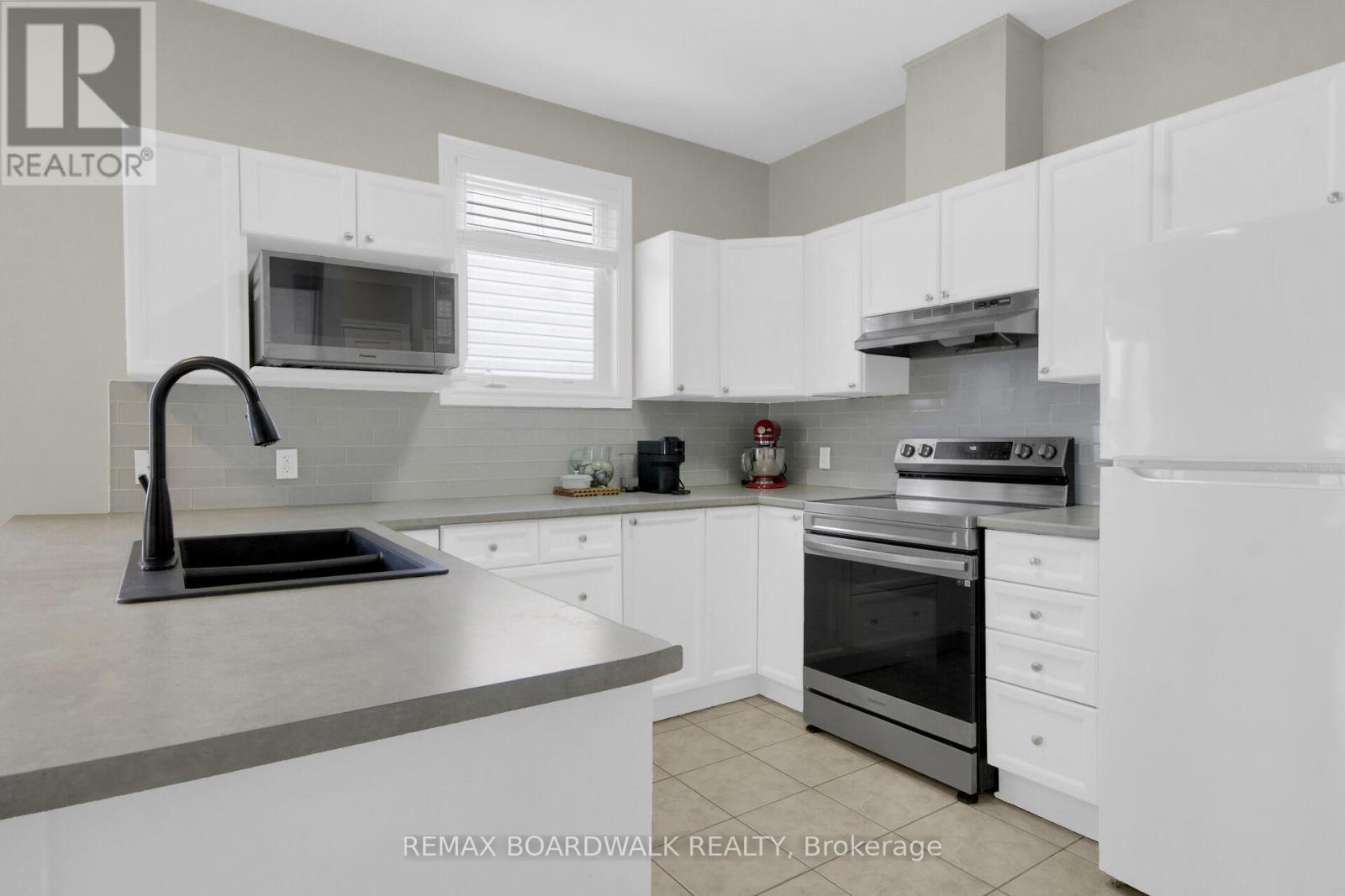 48 MARICONA WAY - 17