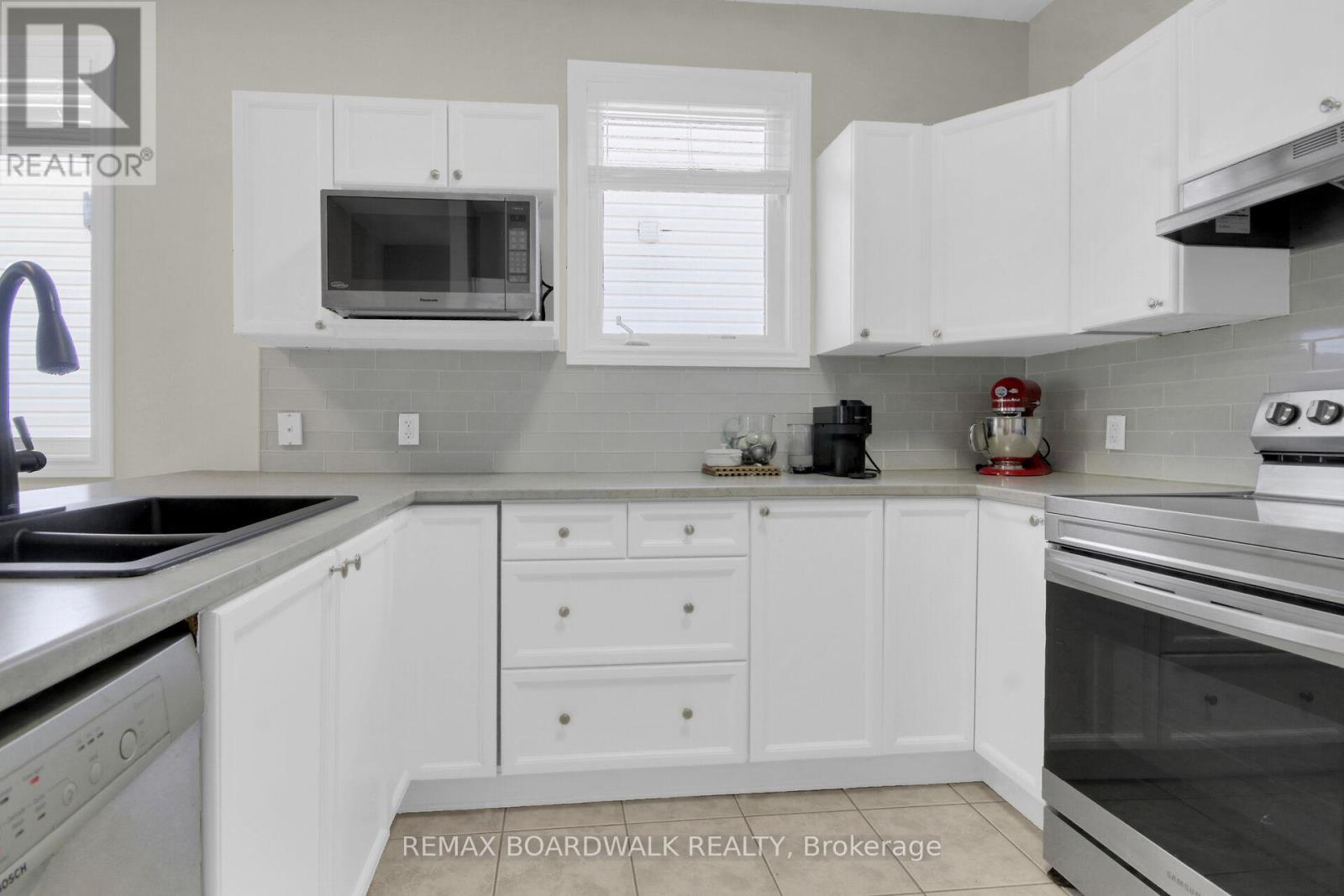 48 MARICONA WAY - 15
