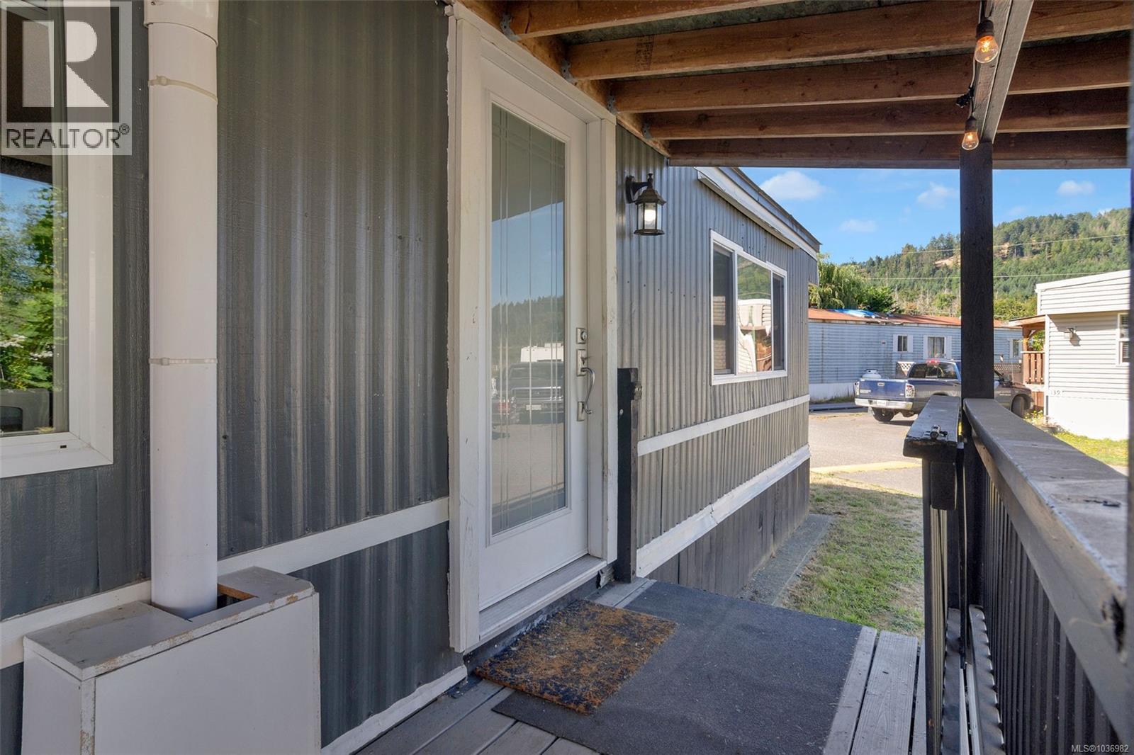 #143 1753 Cecil St - 26