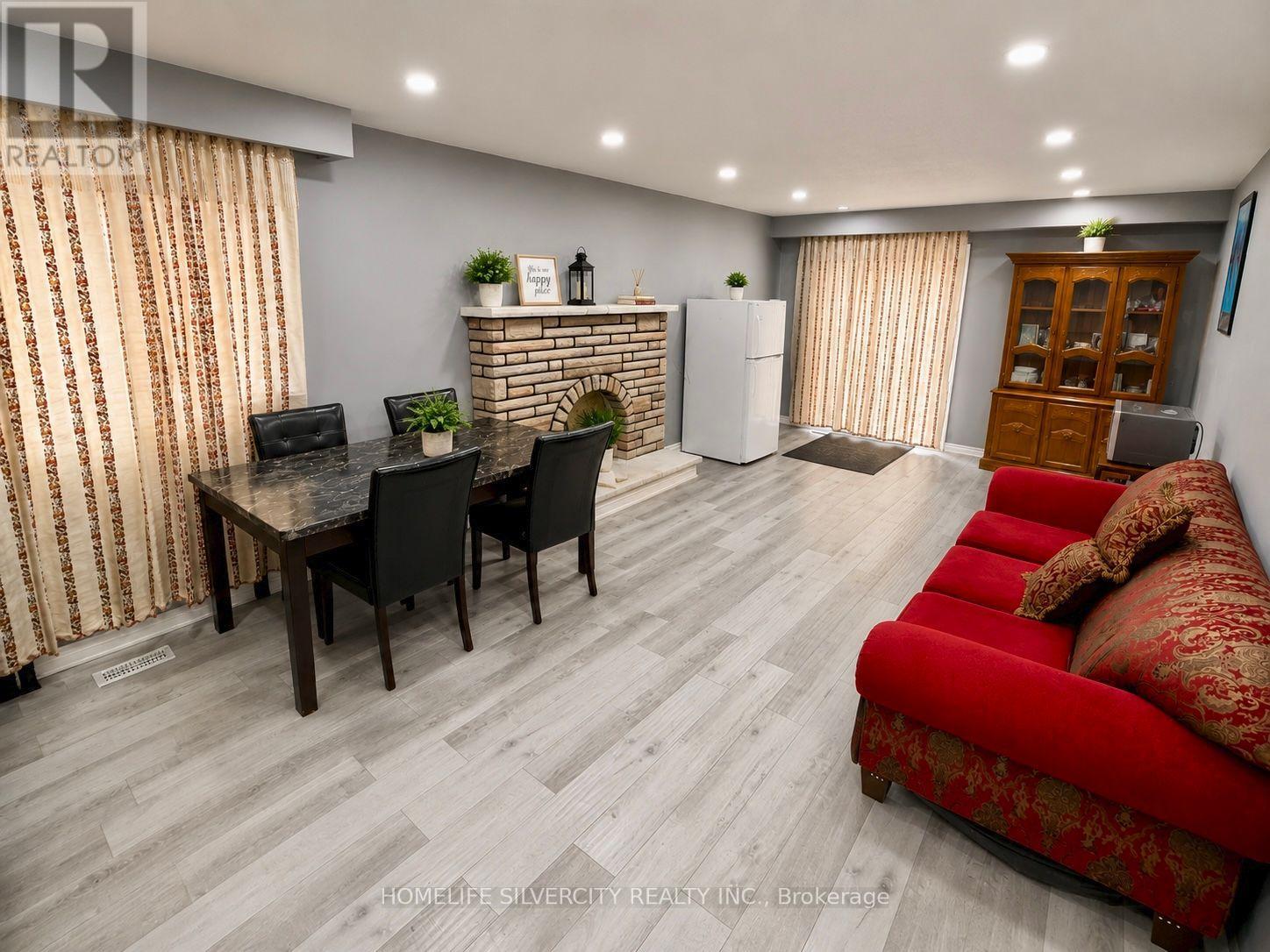 42 ROYAL SALISBURY WAY - 11