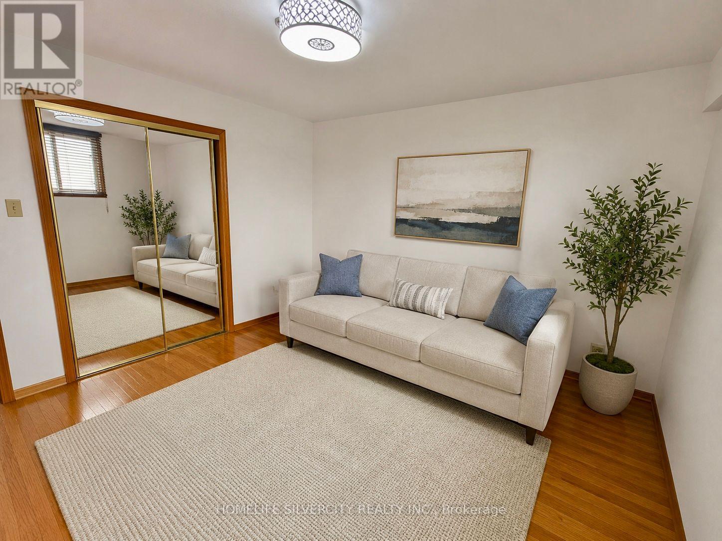 42 ROYAL SALISBURY WAY - 16
