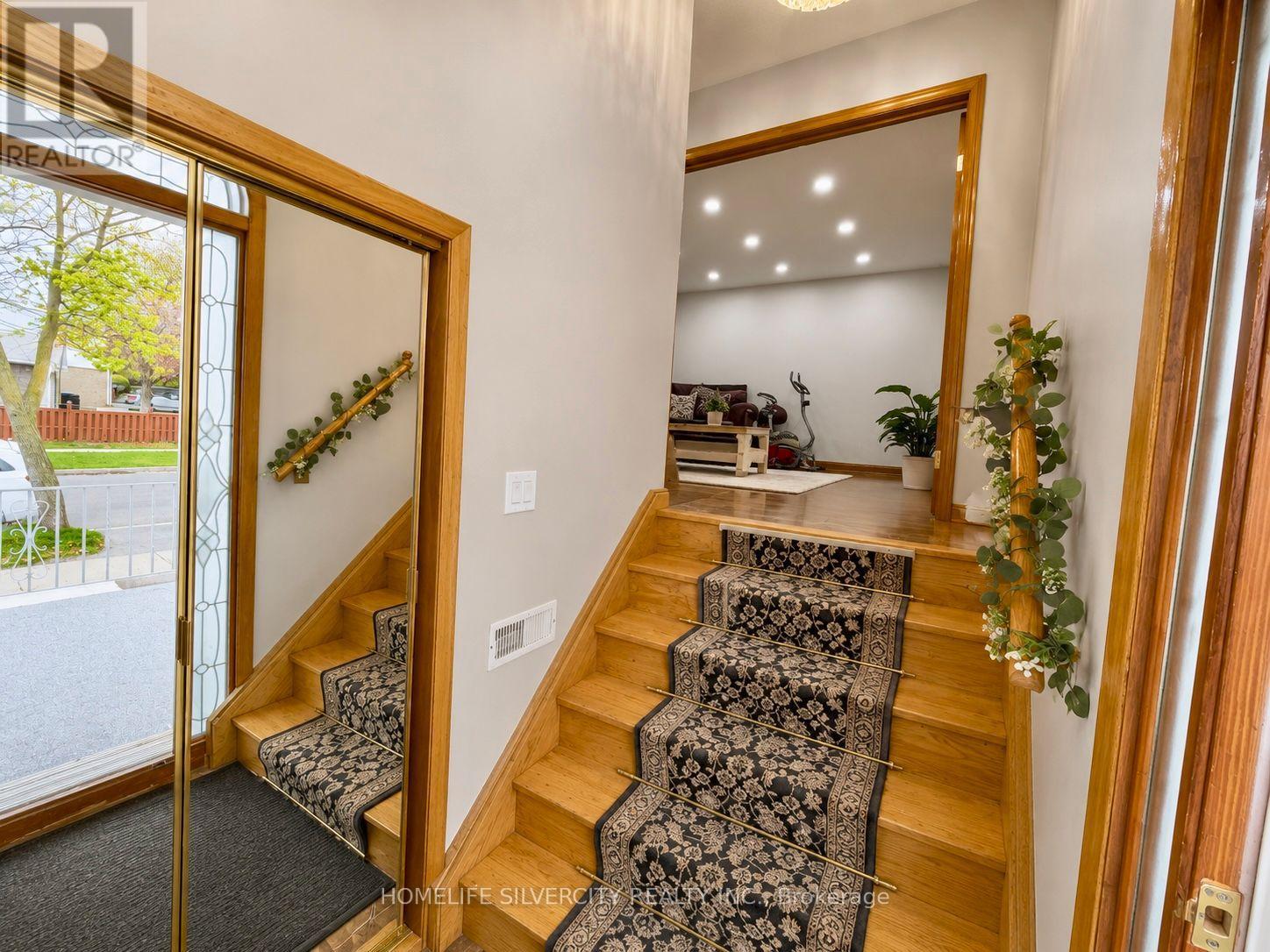 42 ROYAL SALISBURY WAY - 6