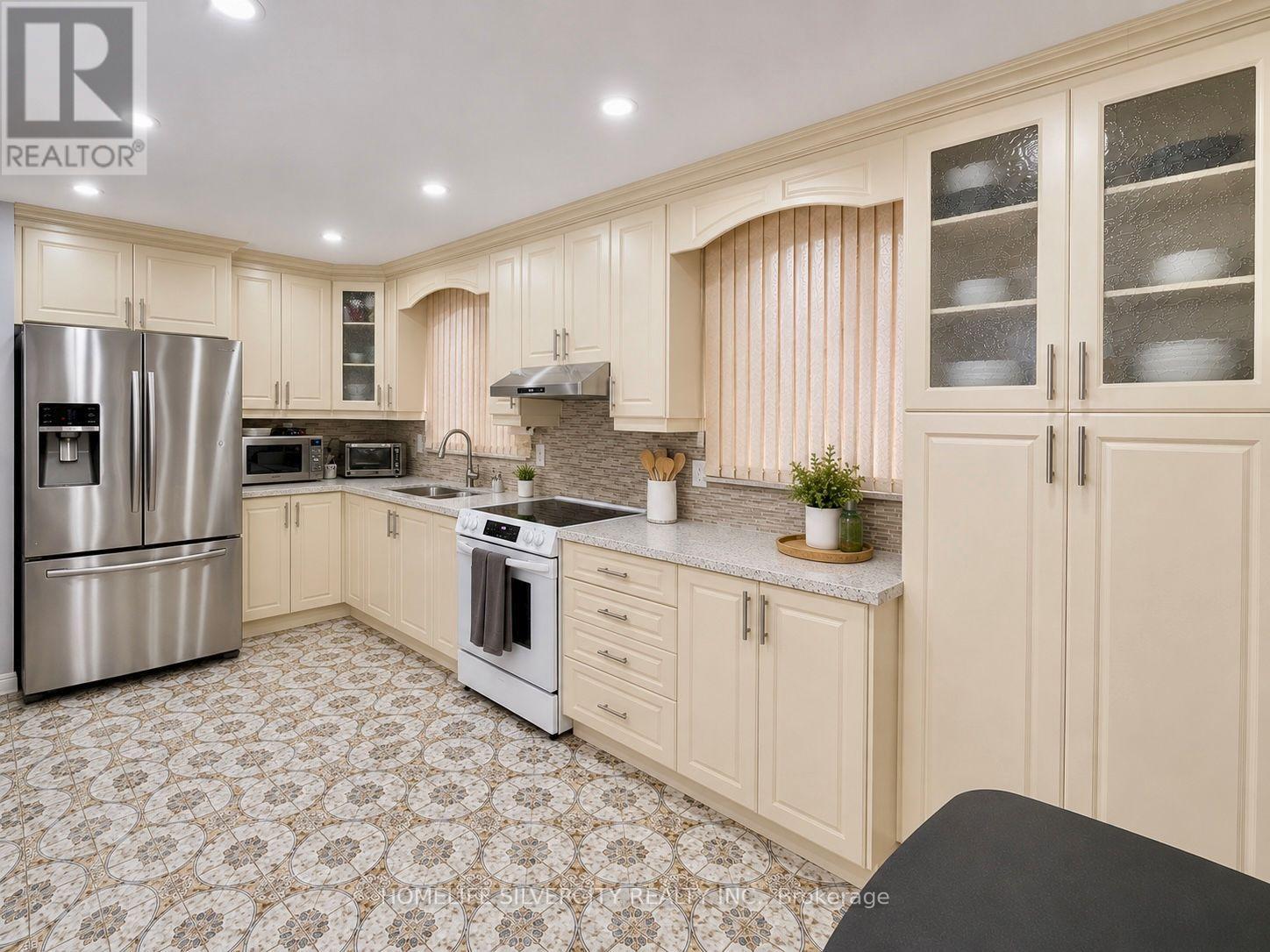 42 ROYAL SALISBURY WAY - 8