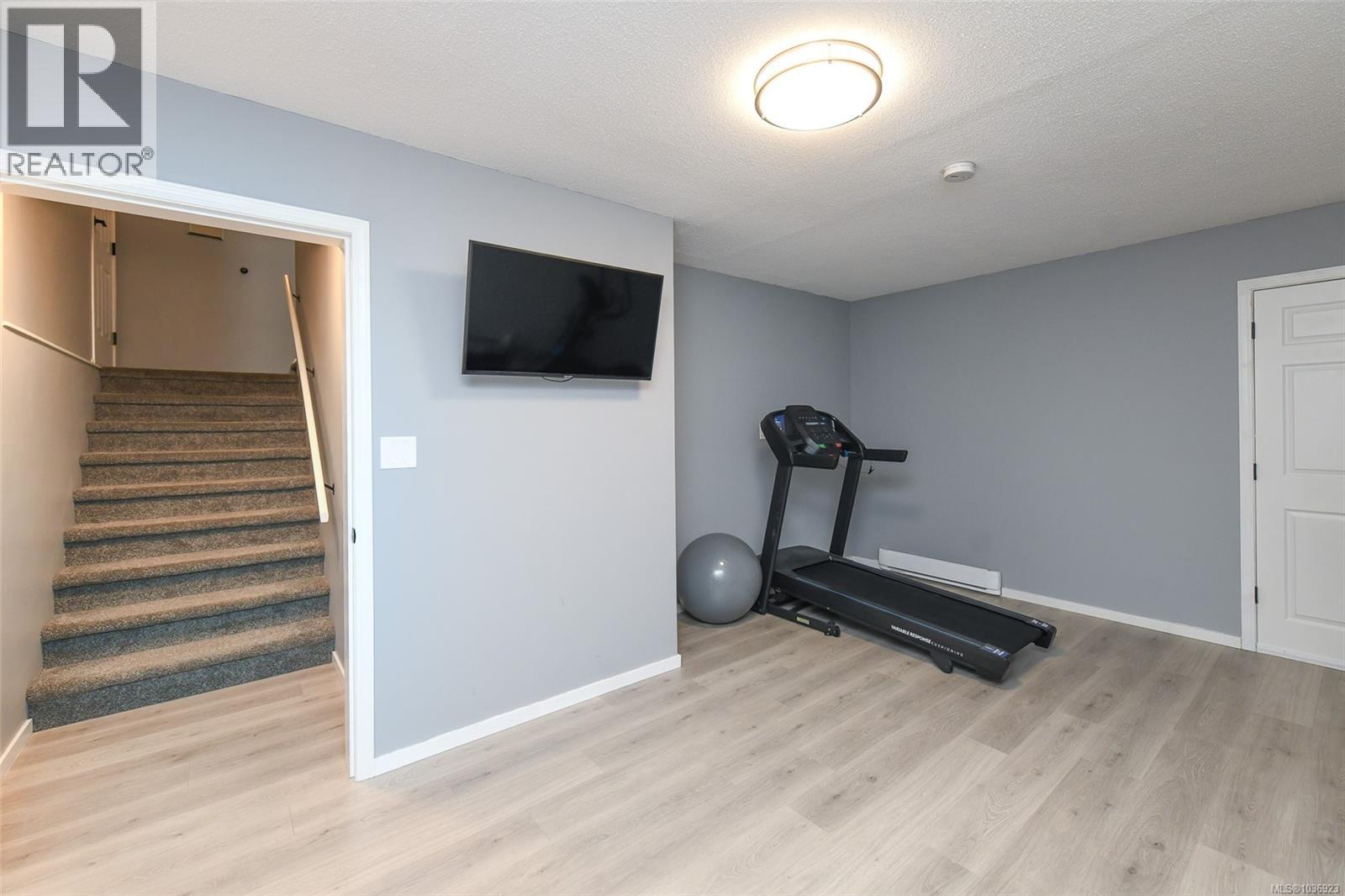 #103 2727 1st St - 35