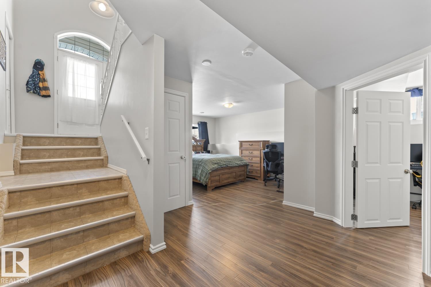 4805 45 ST - 20