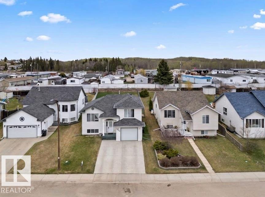 4805 45 ST - 25
