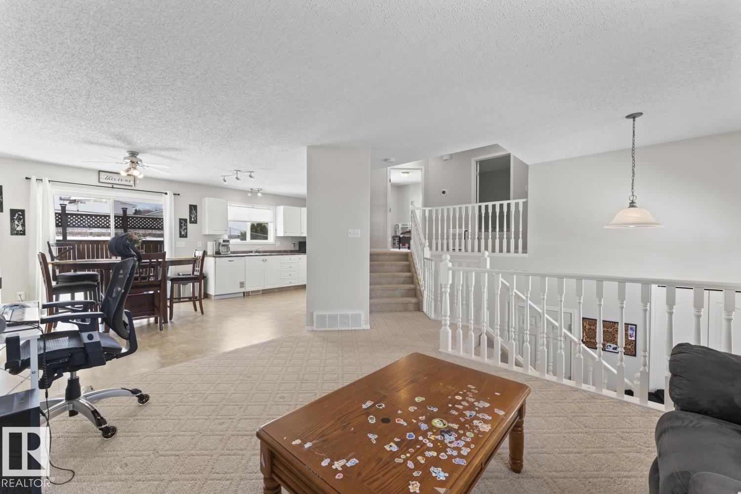 4805 45 ST - 12