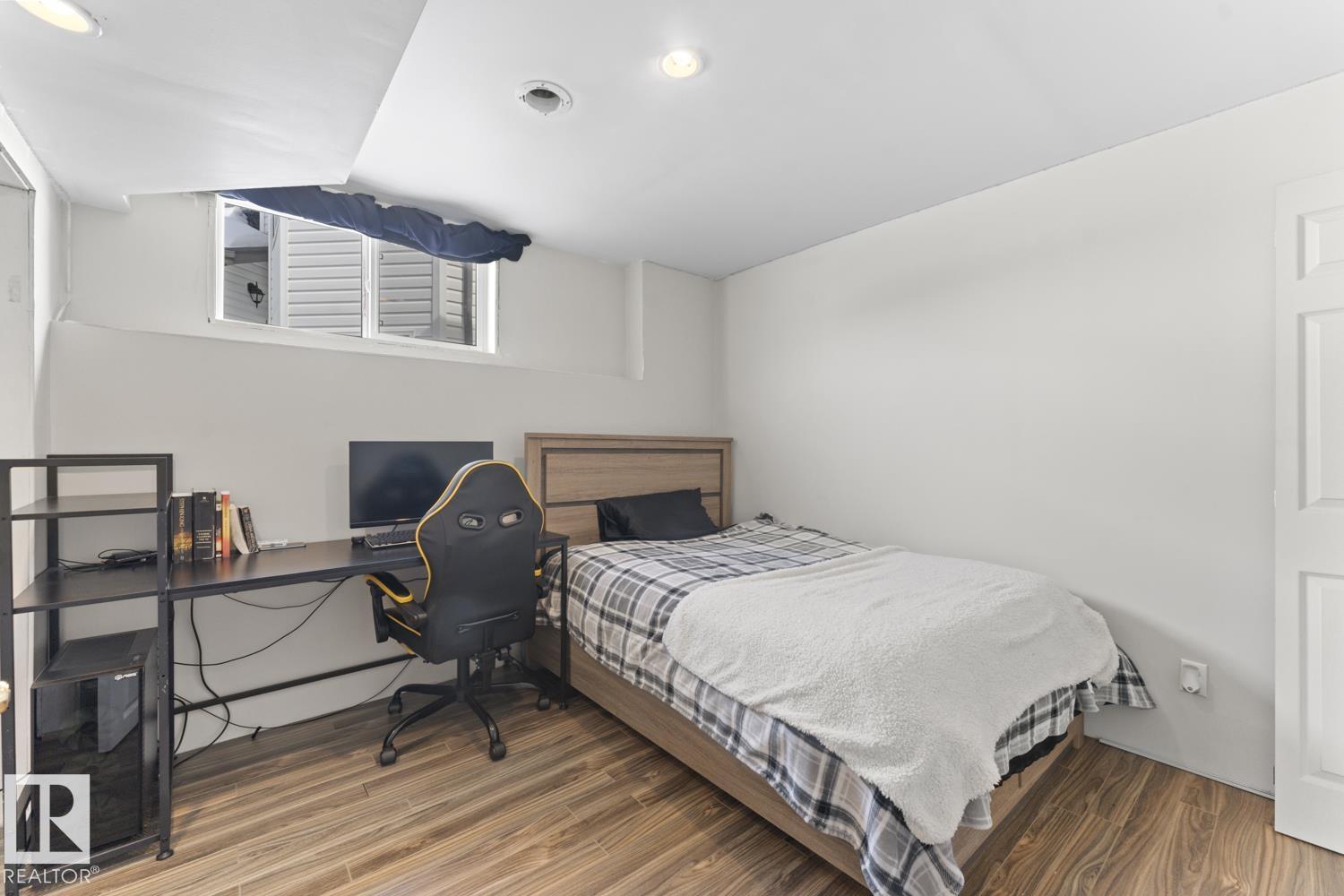 4805 45 ST - 23